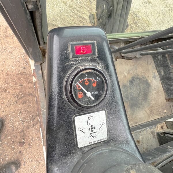 Mini-pelle Bobcat 320 – 4 godets – Image 3