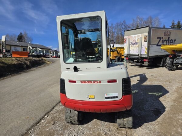 Mini pelle Takeuchi TB 125 avec 3 godets – Image 8