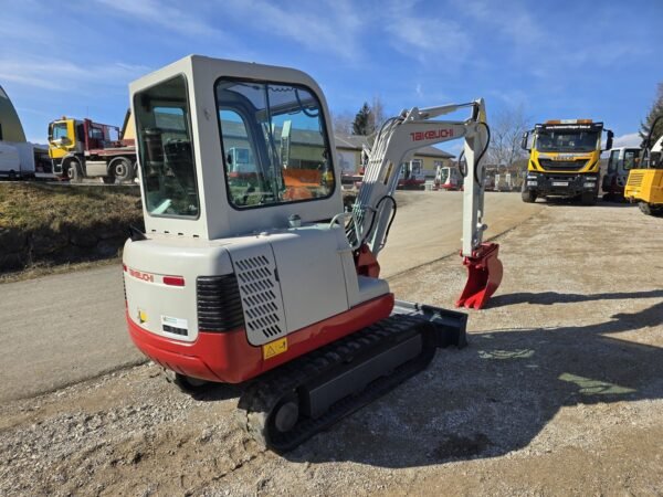 Mini pelle Takeuchi TB 125 avec 3 godets – Image 9