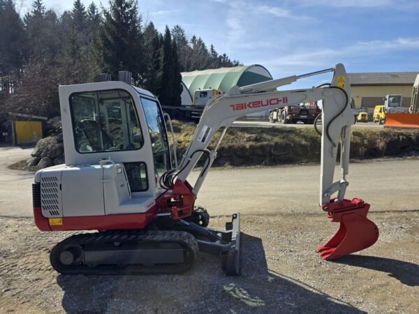 Mini pelle Takeuchi TB 125 avec 3 godets – Image 10