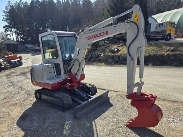 Mini pelle Takeuchi TB 125 avec 3 godets – Image 11