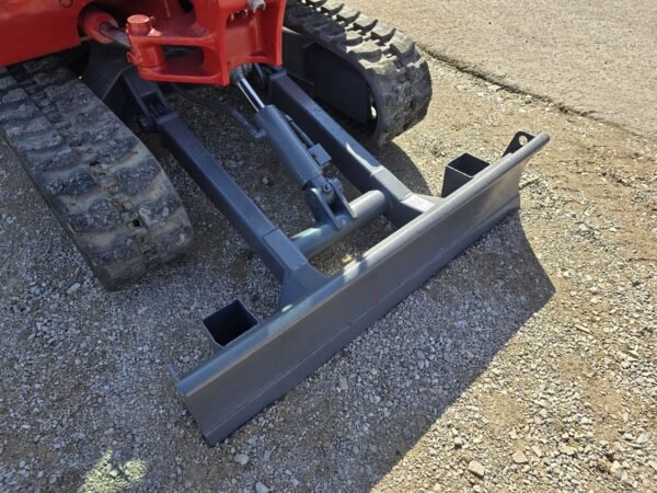 Mini pelle Takeuchi TB 125 avec 3 godets – Image 12