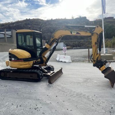 Mini pelle Caterpillar 304CR avec rotortilt  et 3 godets