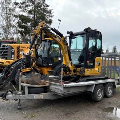 Cat 302CR avec engcon et remorque