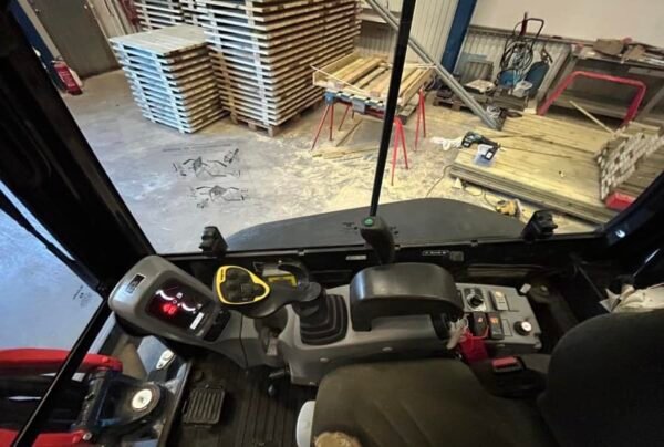 Mini pelle Kubota U27-4 avec Tiltrotator – Image 7