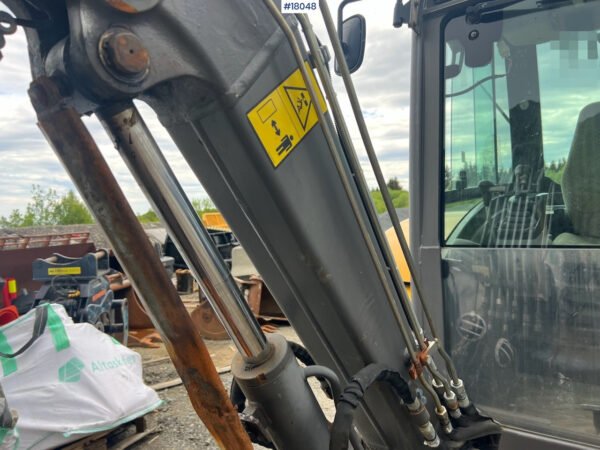Mini pelle Volvo EC 27C avec 4 godets – Image 15