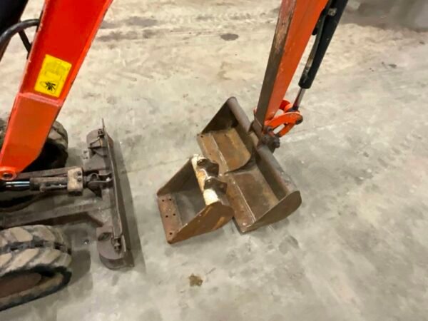 Mini-pelle Kubota K008-3 avec Accessoires – Image 13