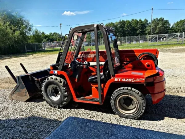 Chariot télescopique Manitou BT420 Fourches/ Godet/ Fouches à fumier – Image 17