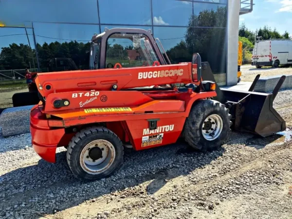 Chariot télescopique Manitou BT420 Fourches/ Godet/ Fouches à fumier – Image 4