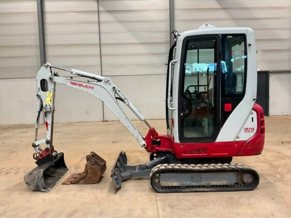 Mini pelle Takeuchi TB216 avec 3 godets – Image 6