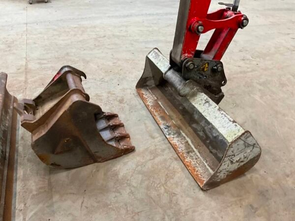 Mini pelle Yanmar Vio 25-4 avec 3 godets – Image 7