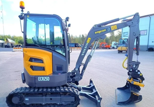 Mini pelle Volvo ECR 25D + engcon+ 3godets – Image 3