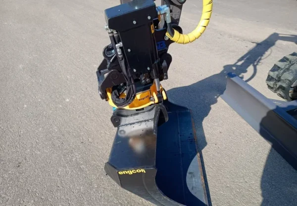 Mini pelle Volvo ECR 25D + engcon+ 3godets – Image 4
