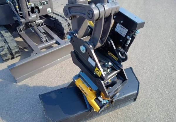 Mini pelle Volvo ECR 25D + engcon+ 3godets – Image 7