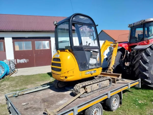 Mini pelle Jcb 8018 CTS avec 4 godets et remorque – Image 3