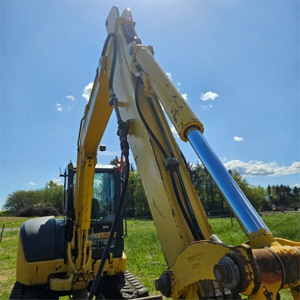 Komatsu PC 55 MR-3 Attache rapide; hydraulique sur bras de godet – Image 6