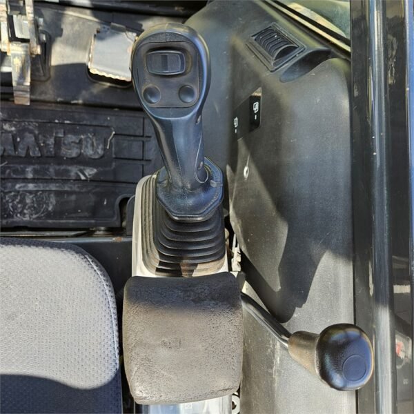 Komatsu PC 55 MR-3 Attache rapide; hydraulique sur bras de godet – Image 23