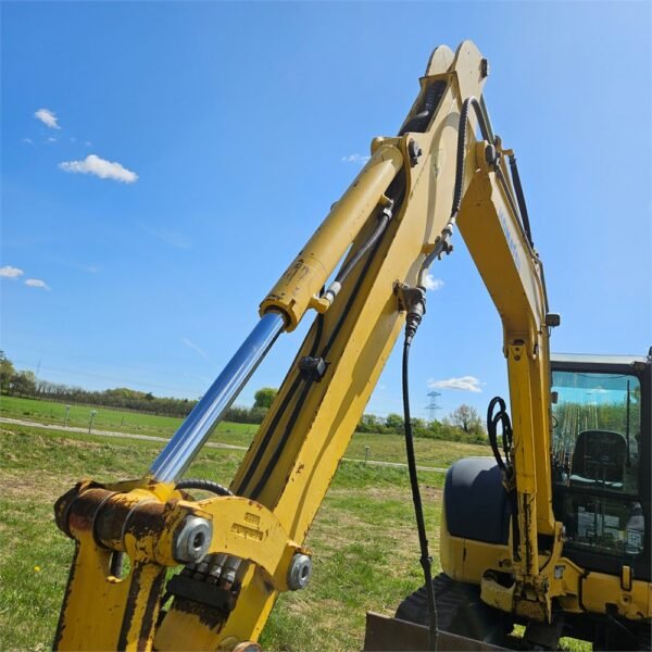 Komatsu PC 55 MR-3 Attache rapide; hydraulique sur bras de godet – Image 31