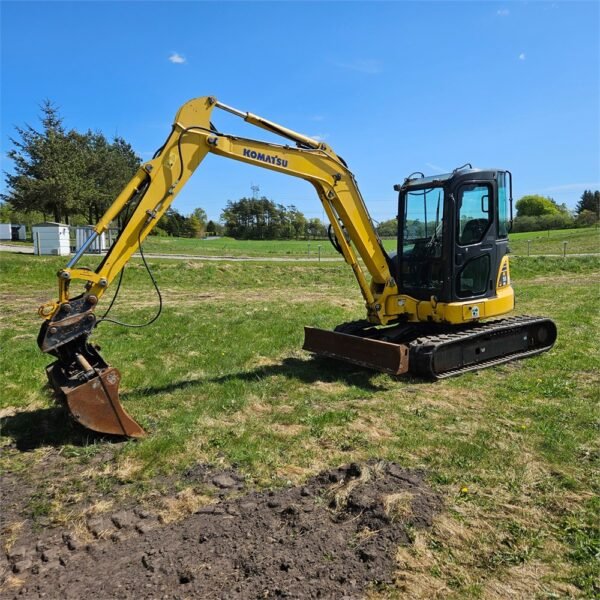 Komatsu PC 55 MR-3 Attache rapide; hydraulique sur bras de godet – Image 37