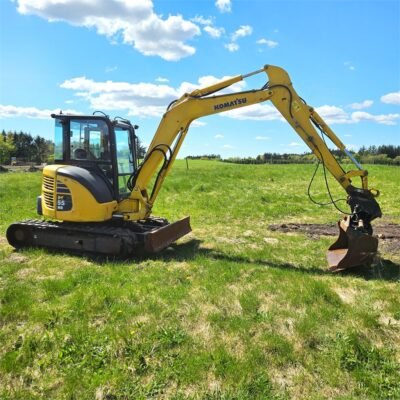 Komatsu PC 55 MR-3 Attache rapide; hydraulique sur bras de godet