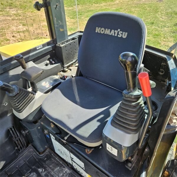 Komatsu PC 55 MR-3 Attache rapide; hydraulique sur bras de godet – Image 57