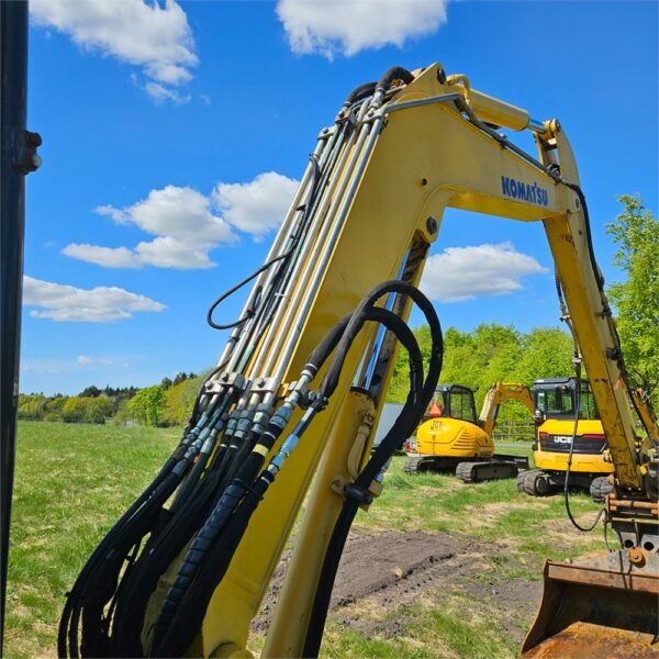 Komatsu PC 55 MR-3 Attache rapide; hydraulique sur bras de godet – Image 58